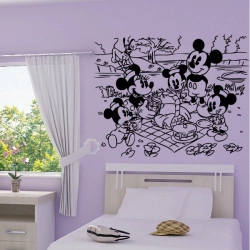 Sticker Mickey Mouse en famille au pique nique